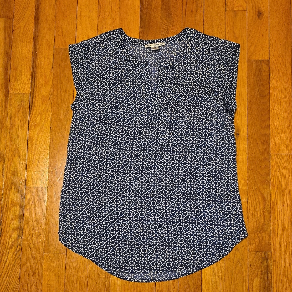 Dalia Collection Navy and White Vneck Blouse